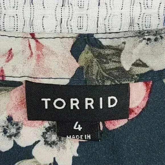 Torrid Rayon Women's Button up Blouse Size 4X Floral - Picture 4 of 7